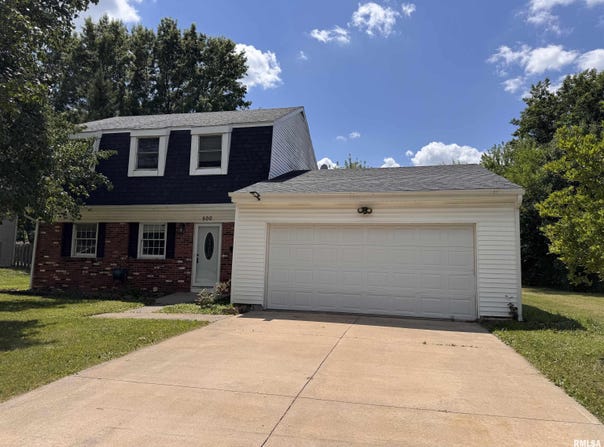 500 MEADOW Drive, Macomb, IL 61455