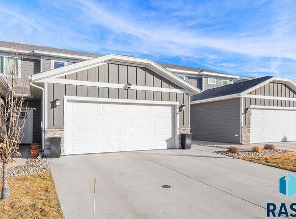 4416 E Whisper Ridge Pl, Sioux Falls, SD 57108-3165