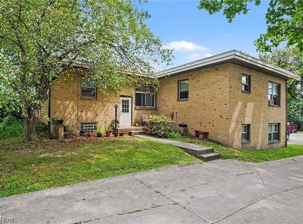 2039 4th Street, Cuyahoga Falls, OH 44221