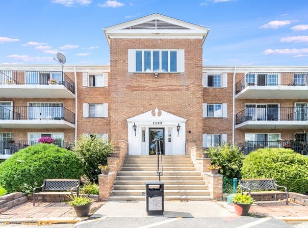 1110 N Farnsworth Avenue unit: 211, Aurora, IL 60505