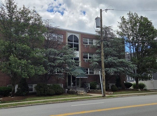 558 Main St, Stoneham, MA 02180