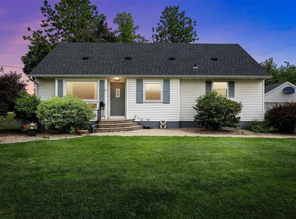 347 24th Avenue SW, Cedar Rapids, IA 52404