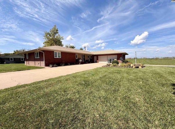 2201 Northridge Rd, Hutchinson, KS 67502