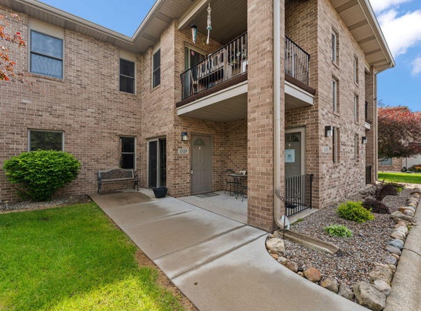 1376 Parke Drive, Crown Point, IN 46307