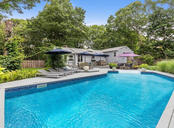 22 Bay View Road West, Southampton, NY 11968