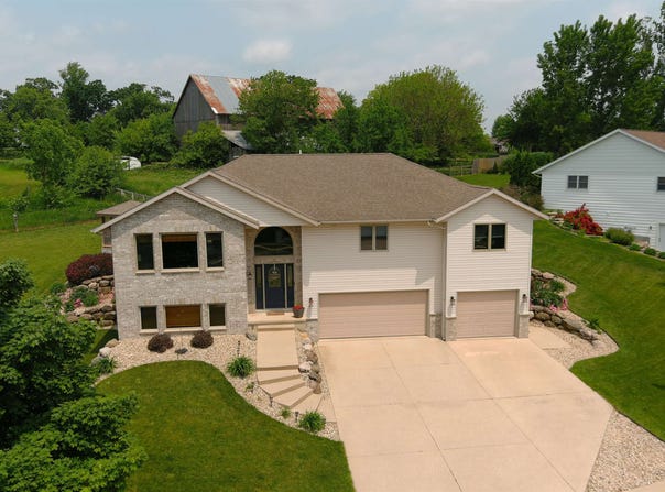 128 Robyn Ridge, Mount Horeb, WI 53572