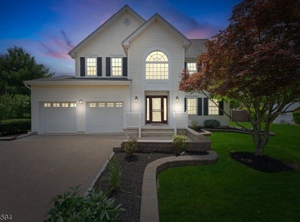 17 Rolling Hills Dr, Franklin Twp., NJ 08873-5330