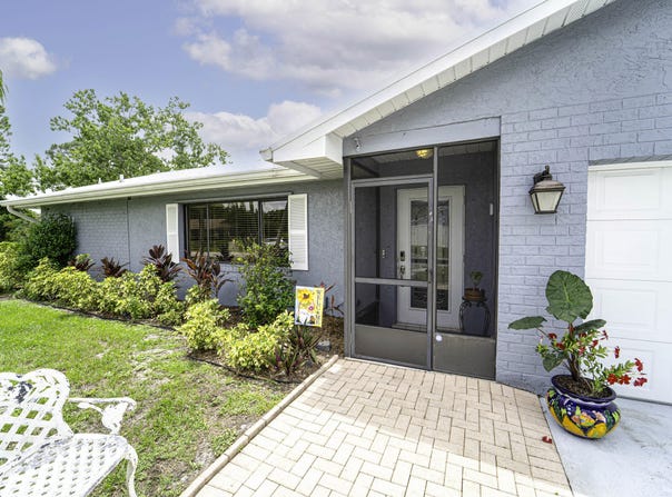 392 SW Molloy Street, Port Saint Lucie, FL 34984