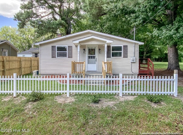 204 Pinewood Avenue, Elizabeth City, NC 27909