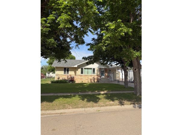 515 3rd Ave E, Culbertson, MT 59218