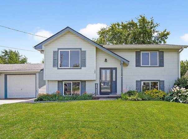 108 E SW Street, Melcher Dallas, IA 50163
