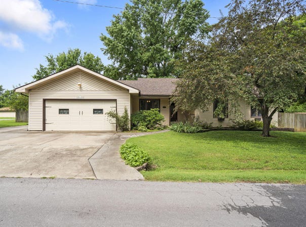 1801 W Cherokee Street, Springfield, MO 65807