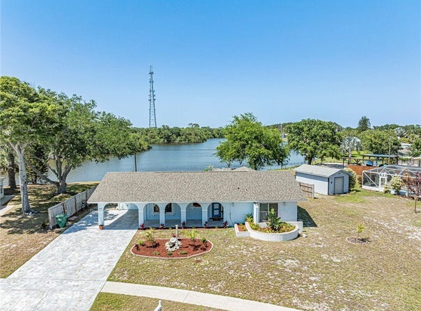 902 CANAL CIRCLE, SEBASTIAN, FL 32958