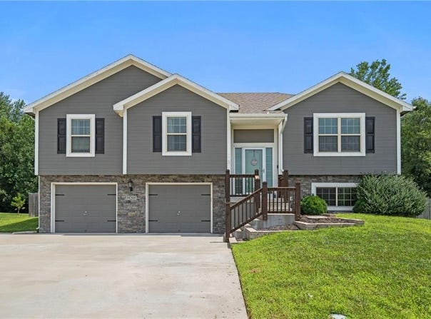 19205 NE Switchgrass Drive, Smithville, MO 64089