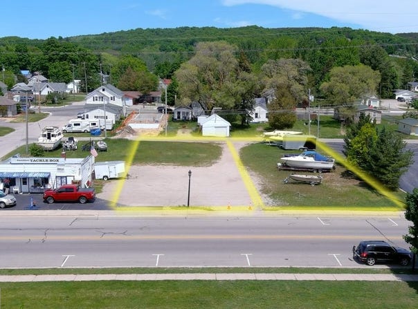 903 Main Street, Frankfort, MI 49635