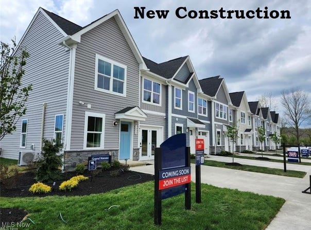 1284 Divot Circle, Cuyahoga Falls, OH 44313