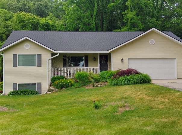5437 Grand River Drive NE, Grand Rapids, MI 49525
