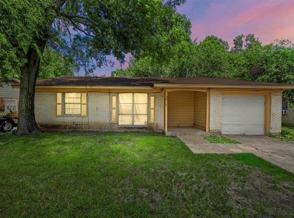 3812 Acree Street, Beverly Hills, TX 76711
