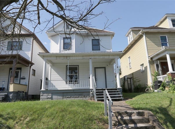 1302 Oregon Avenue, Steubenville, OH 43952