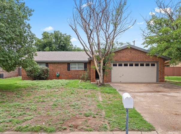 124 Cottonwood Lane, Levelland, TX 79336