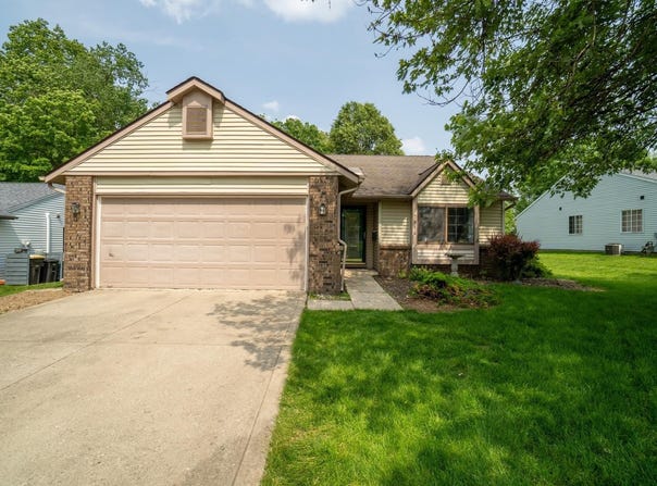 7914 Stonegate Place, Fort Wayne, IN 46825