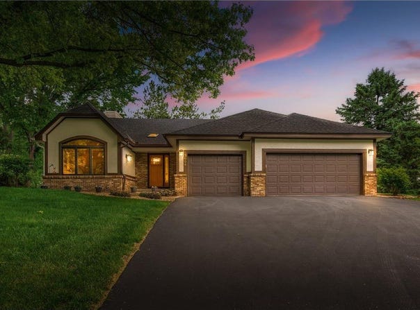 3694 Windtree Drive, Eagan, MN 55123