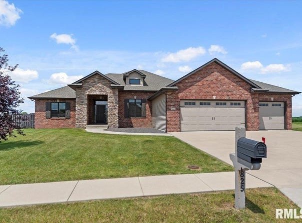 825 Nine Rock Road, Sherman, IL 62684