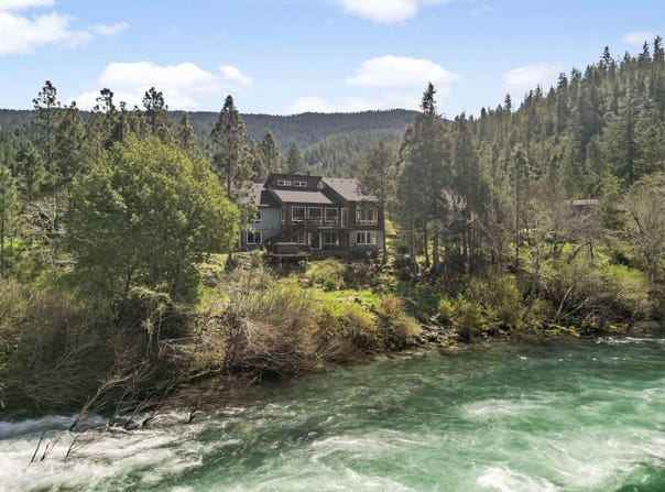 400 Nugget, Gasquet, CA 95543