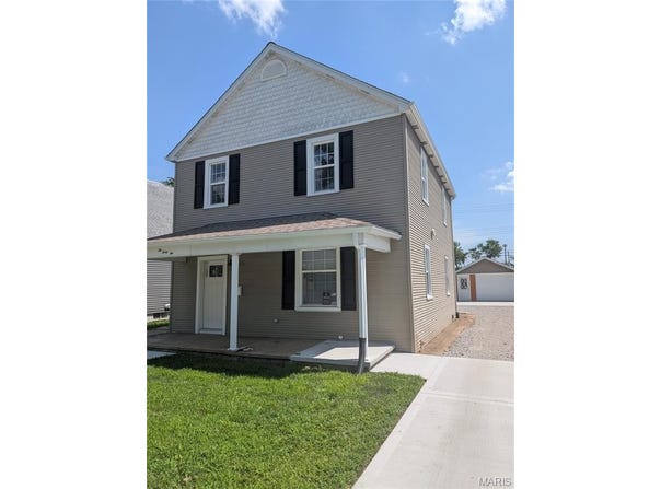 242 E Lorena, Wood River, IL 62095