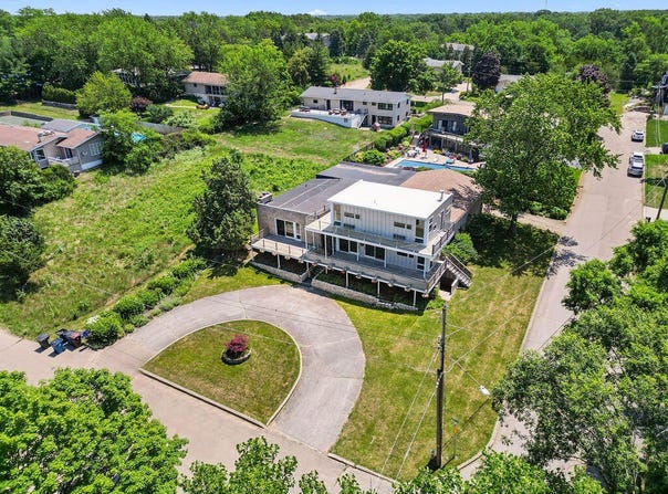 48002 Ridge Rd., New Buffalo, MI 49117