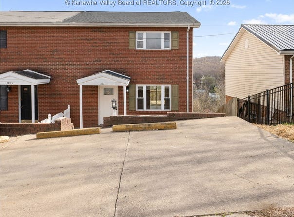 211 Stuart Street, St Albans, WV 25177