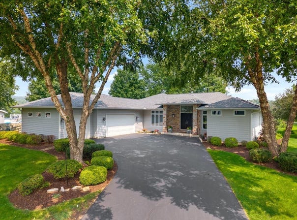 817 Fairground Circle, OREGON, IL 61061