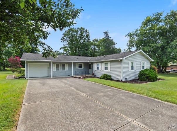 2520 Singing Hills Drive, Cape Girardeau, MO 63701