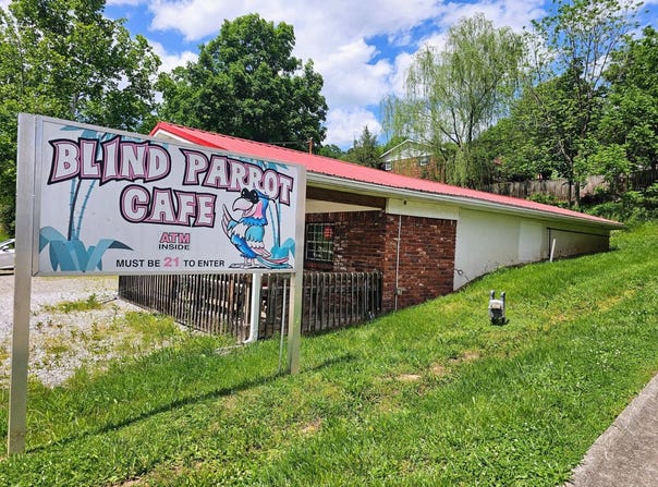 610 C Cross Lanes Dr, Nitro, WV 25143