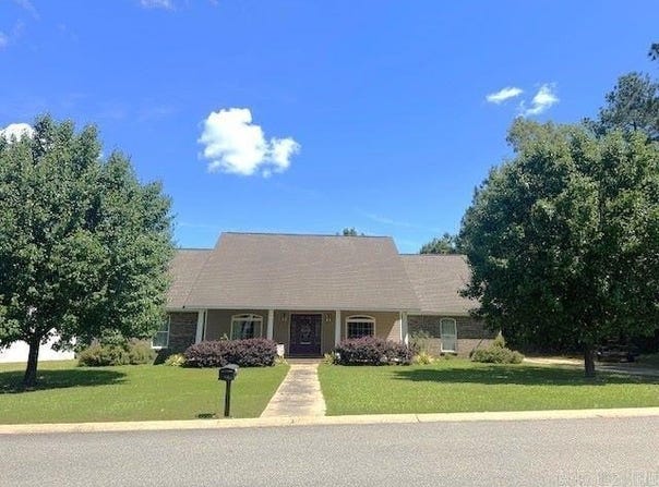 128 University Heights Drive, Monticello, AR 71655