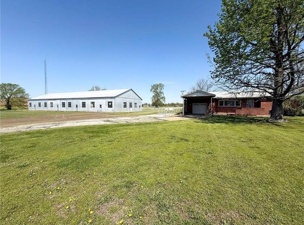 1127 E Country Road, Columbus, KS 66725