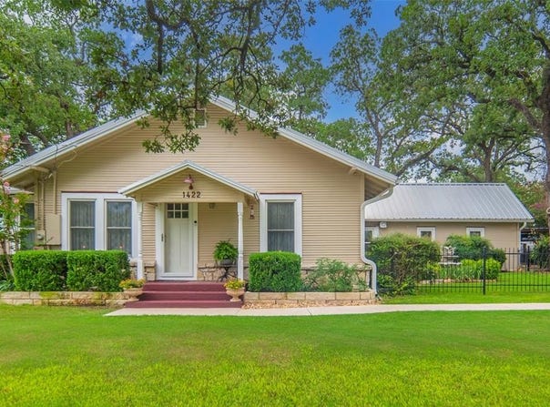1422 E Bankhead Drive, Weatherford, TX 76086