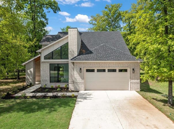 225 Saint Andrews Dr, Mabank, TX 75156