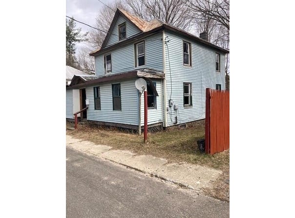 28 Branch St, Malone, NY 12953