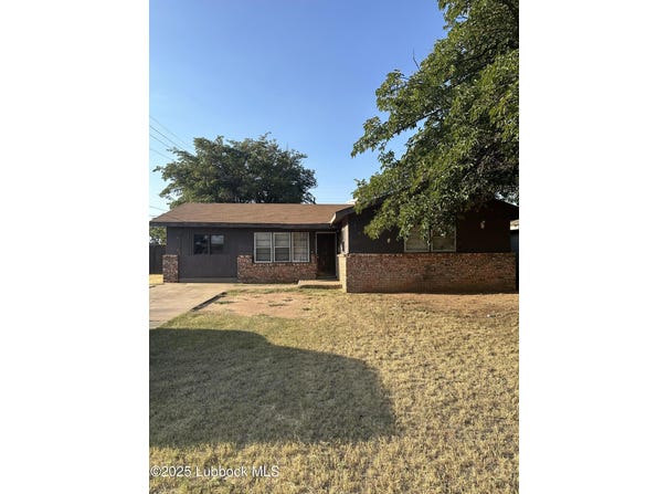 2220 38th Street, Lubbock, TX 79412
