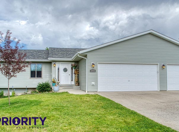 2458 Beaver Dr W, Gillette, WY 82718