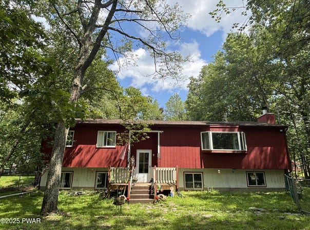 130 Roundhill Road, Dingmans Ferry, PA 18328