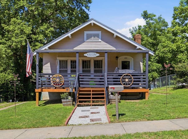 813 S 5th St, Independence, KS 67301