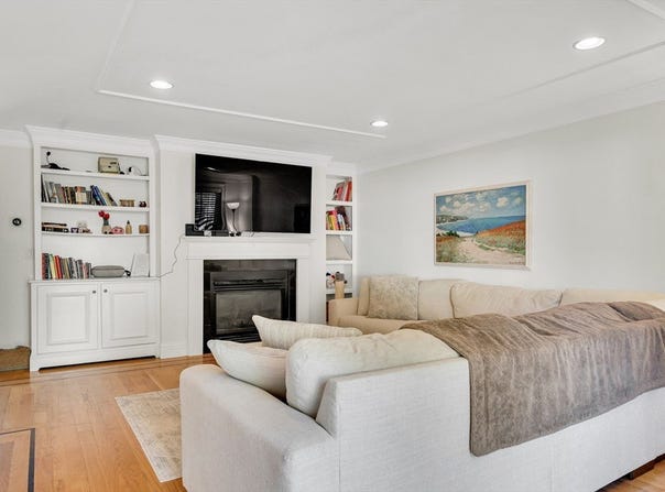 34 N Main St, Natick, MA 01760