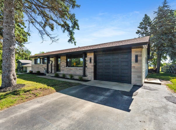1858 East Dr, East Troy, WI 53120