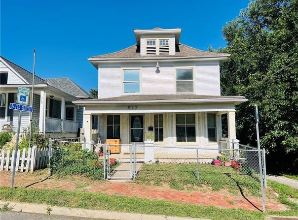 817 S 16th Street, St Joseph, MO 64501