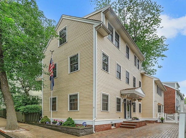 13 Oak St, Boston, MA 02129