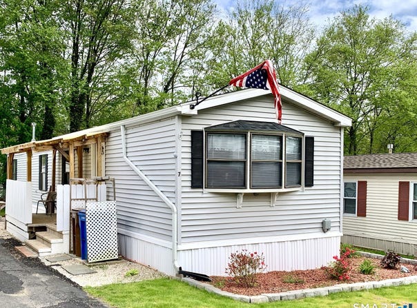 7 Woodland Park, Shelton, CT 06484