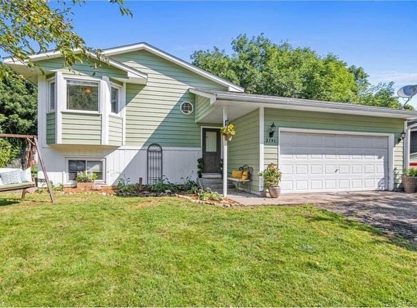 2741 Oakview Lane, Monticello, MN 55362