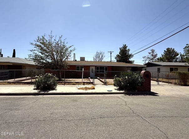 2801 Hawick Road, El Paso, TX 79925